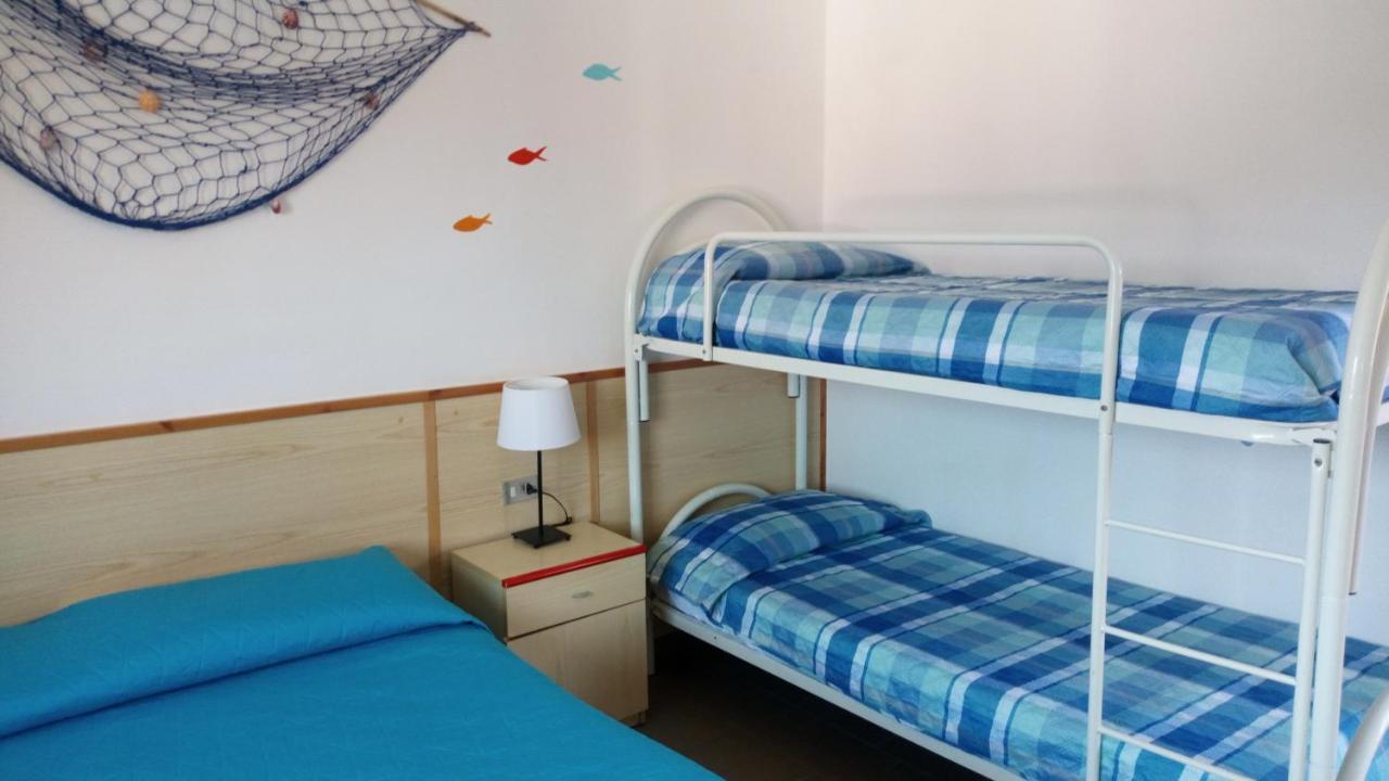 Hotel Lupo Di Mare Марина ди Кастането Кардучи Екстериор снимка