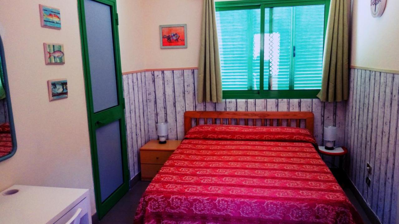 Hotel Lupo Di Mare Марина ди Кастането Кардучи Екстериор снимка