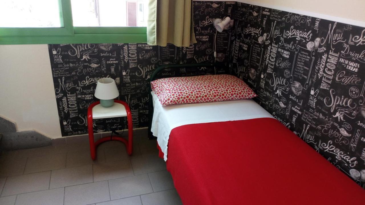 Hotel Lupo Di Mare Марина ди Кастането Кардучи Екстериор снимка