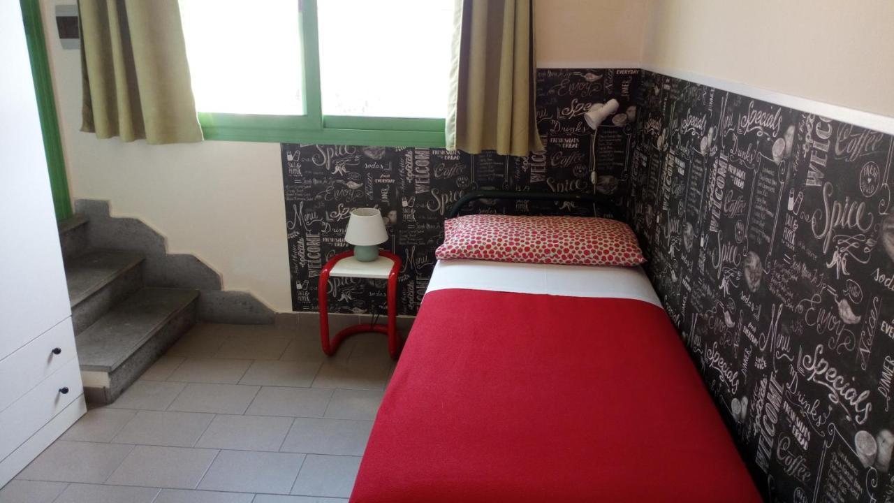 Hotel Lupo Di Mare Марина ди Кастането Кардучи Екстериор снимка